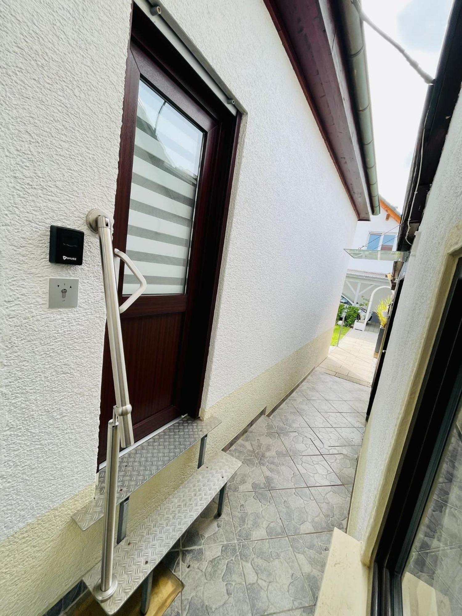Kleine Ein Zimmer Wohnung Mit Gartenanlage 잘렘 외부 사진